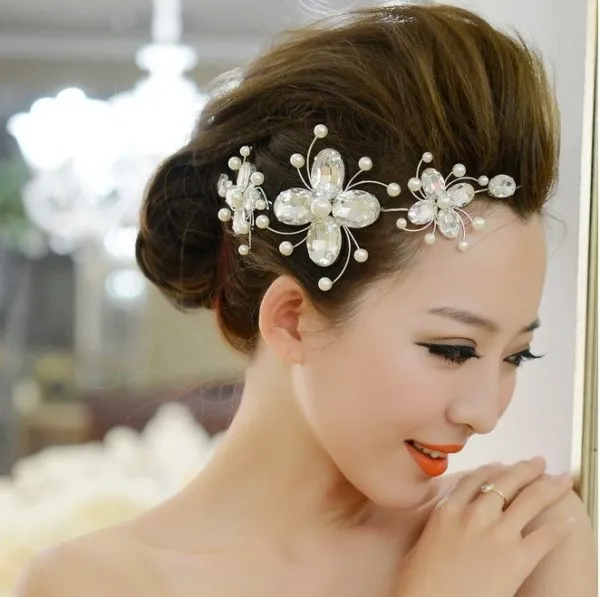 Cô dâu tóc ngắn mặt tròn – 9 xu hướng làm tóc đẹp kiêu sa ấn tượng