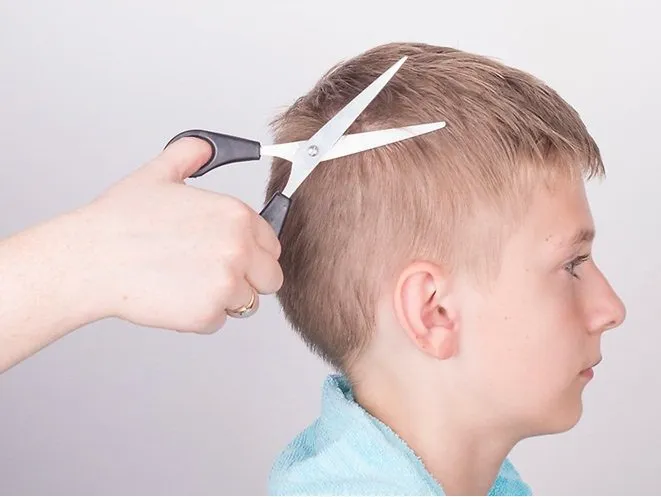 Kiểu tóc cho bé trai ít tóc – TOP 10 kiểu đơn giản mà siêu soái